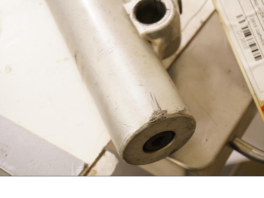 Höger sida på Gaffelben från en Suzuki DR 800 S -1993 motorcykel.