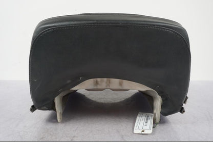 Snett nerifrån på Sadel från en Honda GL 500 -1982 motorcykel.