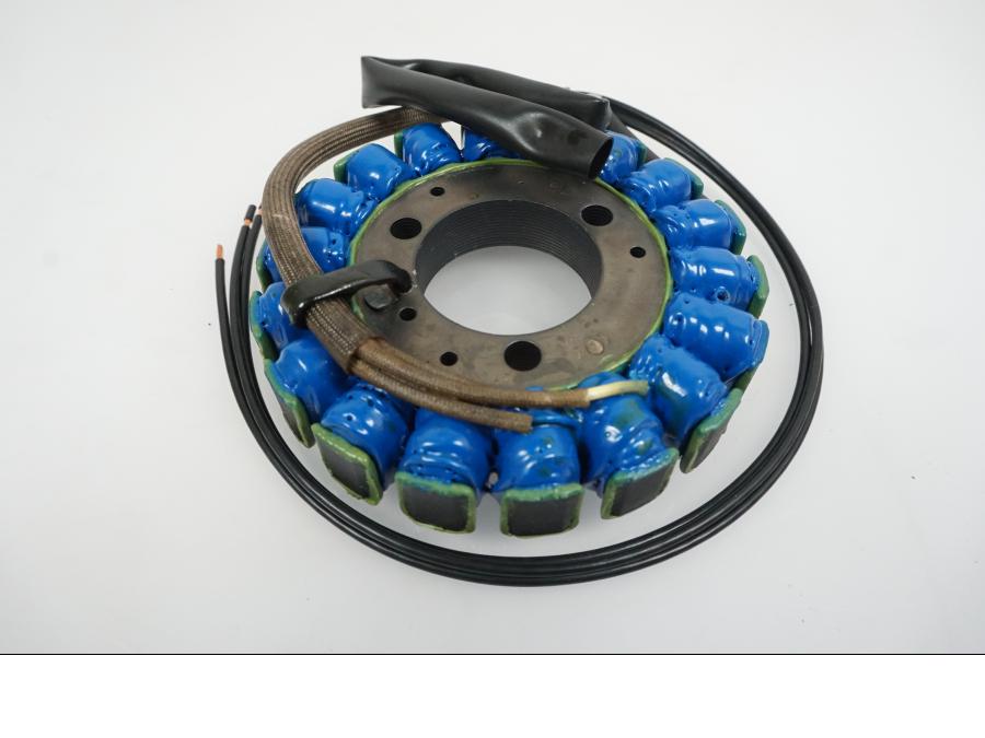 Framsidan på Generator från en Kawasaki GPZ 500 S -1992 motorcykel.