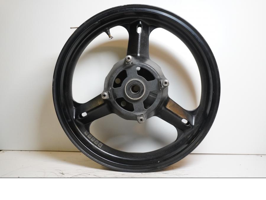 Framsidan på Fälg från en Suzuki DL 1000 -2004 motorcykel.