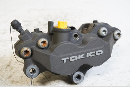 Framsidan på Bromsok från en Suzuki SV 1000 -2005 motorcykel.