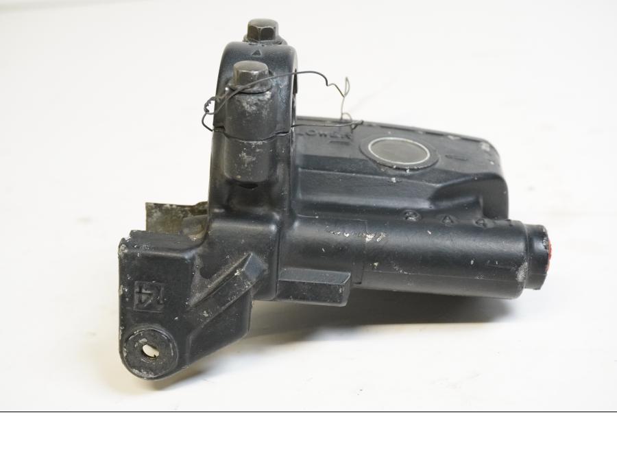 Höger sida på Kopplingshuvudcylinder från en Honda CBR 600 -1987 motorcykel.