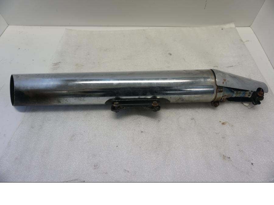 Höger sida på Ljuddämpare från en Suzuki VL 800 -2004 motorcykel.