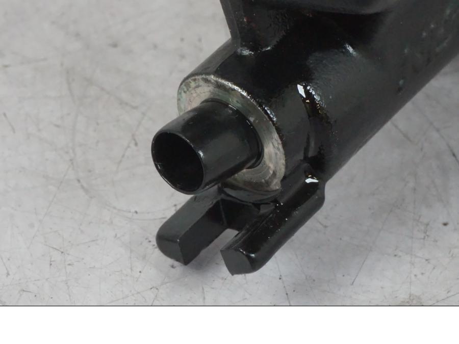 Höger sida på Kopplingshuvudcylinder från en Honda CBR 1000 F -1999 motorcykel.