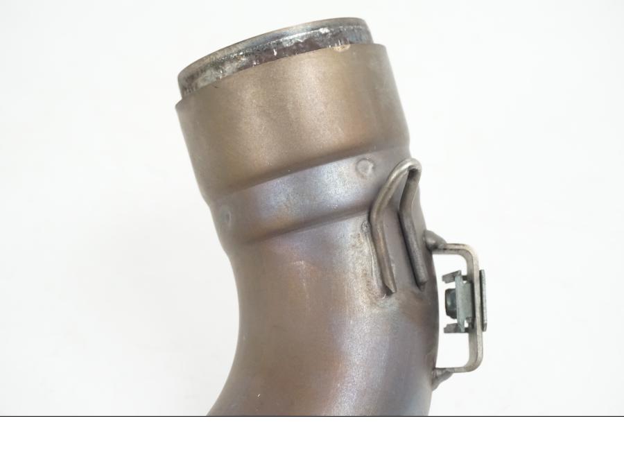 Baksidan på Grenrör från en Ducati Hyperstrada -2013 motorcykel.