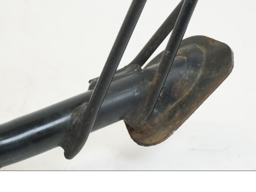 Snett uppifrån på Sidostöd från en BMW F 650 CS -2003 motorcykel.