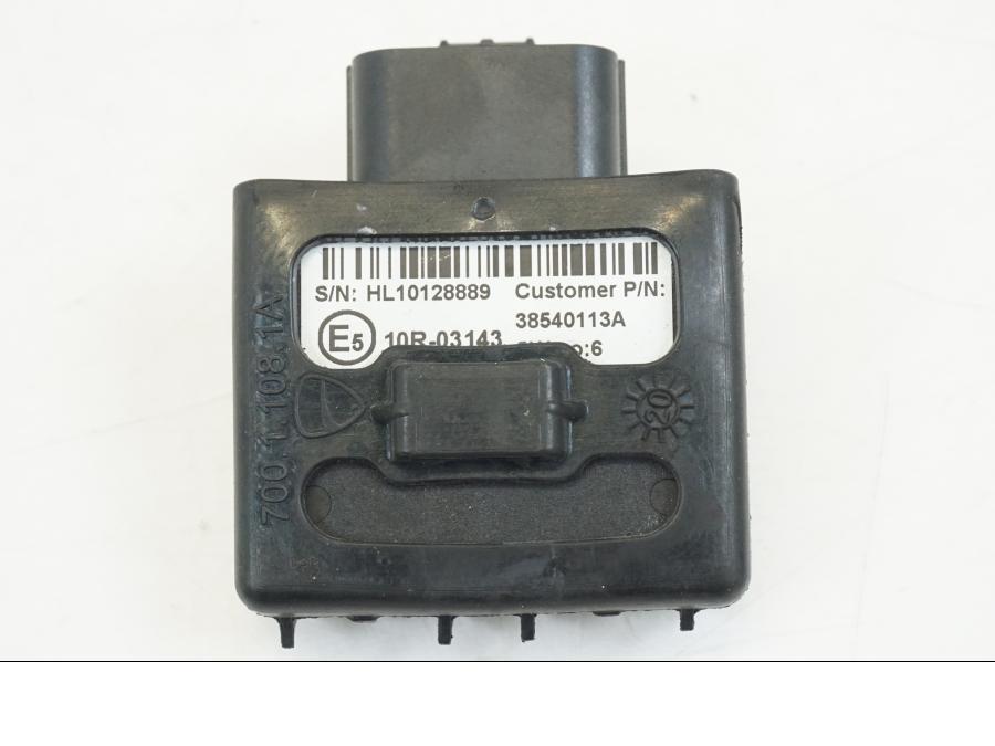 Snett uppifrån på ESA Control Unit från en Ducati Streetfighter V4 -2020 motorcykel.