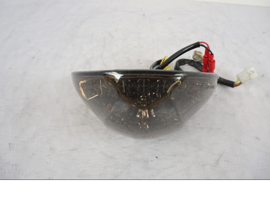 Snett nerifrån på Baklampa från en KTM 990 Super Duke -2006 motorcykel.