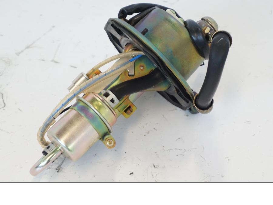 Framsidan på Bensinpump insprut från en Honda CBR 900 RR -2001 motorcykel.