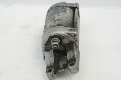 Vänster sida på Startmotor från en Aprilia RSV 1000 -2010 motorcykel.