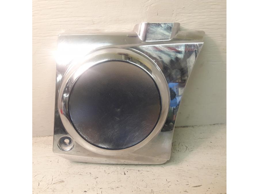 Framsidan på Dekorkåpa från en Kawasaki VN 900 -2007 motorcykel.