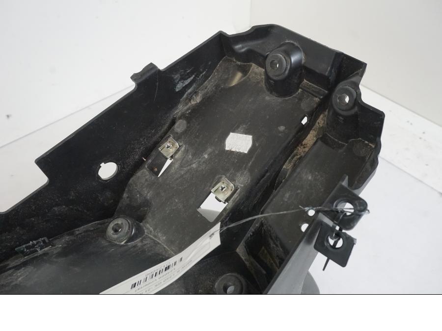 Vänster sida på Undertail från en BMW R 1250 GS -2021 motorcykel.