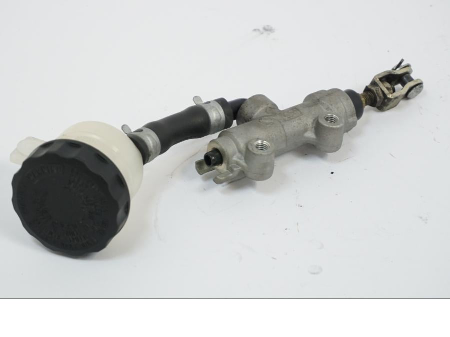 Baksidan på Bromshuvudcylinder från en Kawasaki VN 1500 -2002 motorcykel.