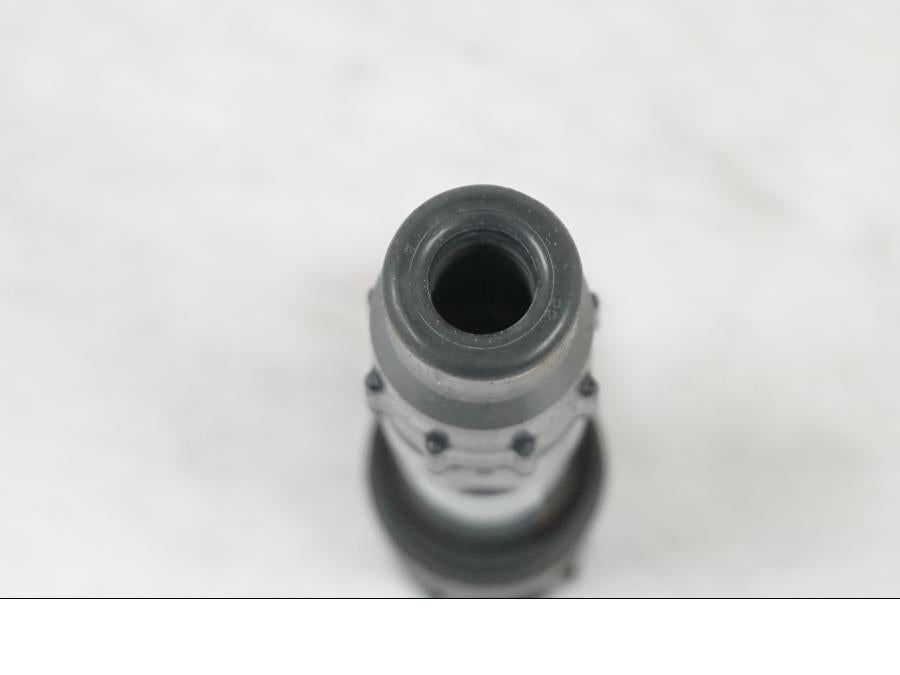 Snett uppifrån på Tändspole från en Kawasaki Z 900 -2019 motorcykel.