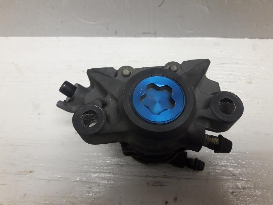 Baksidan på Bromsok från en Yamaha YZF 1000 R1 -1998 motorcykel.