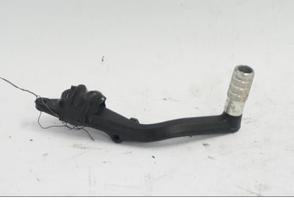 Höger sida på Bromspedal från en KTM 790 Duke -2018 motorcykel.