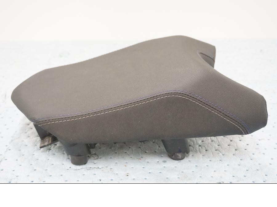 Framsidan på Sadel från en Yamaha MT-09 Tracer -2019 motorcykel.