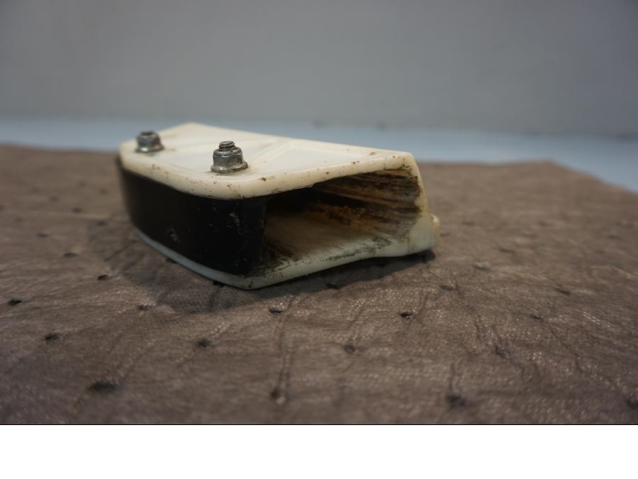 Höger sida på Kedjeskydd från en Honda XR 600 R -1990 motorcykel.