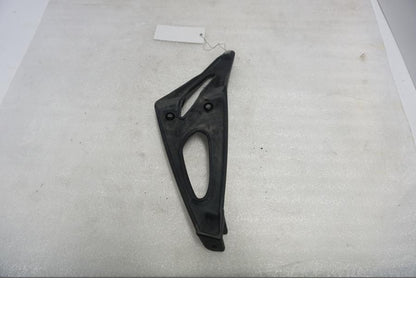 Baksidan på Fotpinnefäste från en BMW K 1300 R -2011 motorcykel.