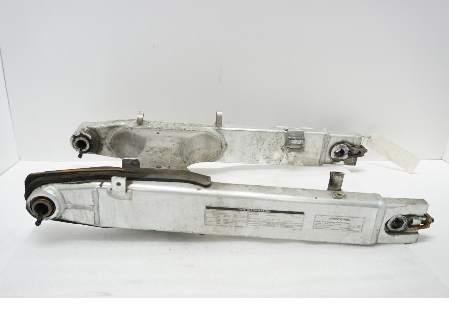 Framsidan på Sving från en Honda XL 1000 V -2008 motorcykel.