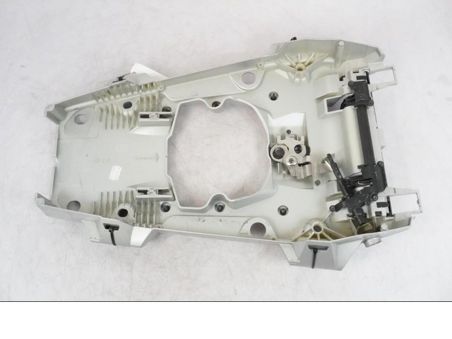 Snett uppifrån på Sadellåsmekanism från en BMW R 1250 GSA -2021 motorcykel.