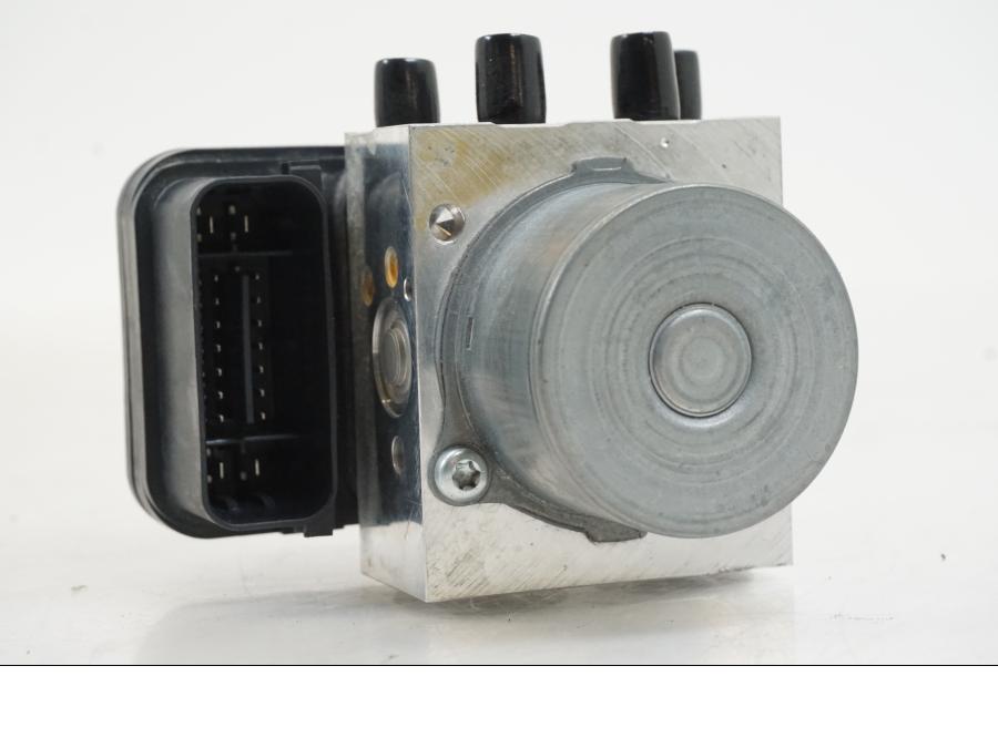 Baksidan på ABS Modulator från en Yamaha YZF R7 -2022 motorcykel.