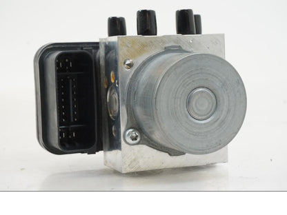 Baksidan på ABS Modulator från en Yamaha YZF R7 -2022 motorcykel.