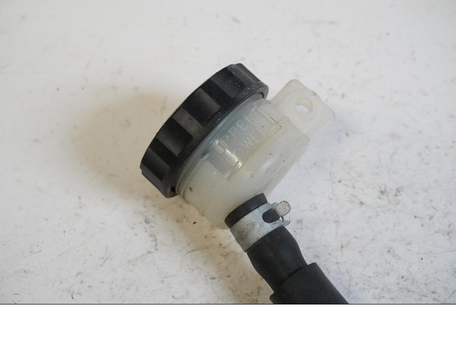 Höger sida på Bromshuvudcylinder från en Kawasaki ZX-9R -2000 motorcykel.