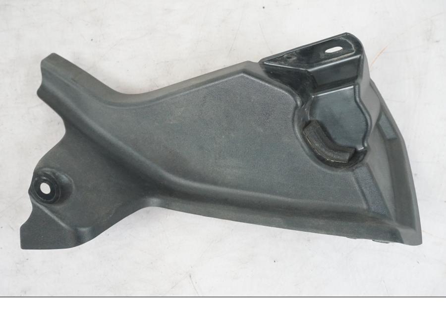 Framsidan på Toppkåpsinsida från en Triumph Tiger Explorer -2013 motorcykel.