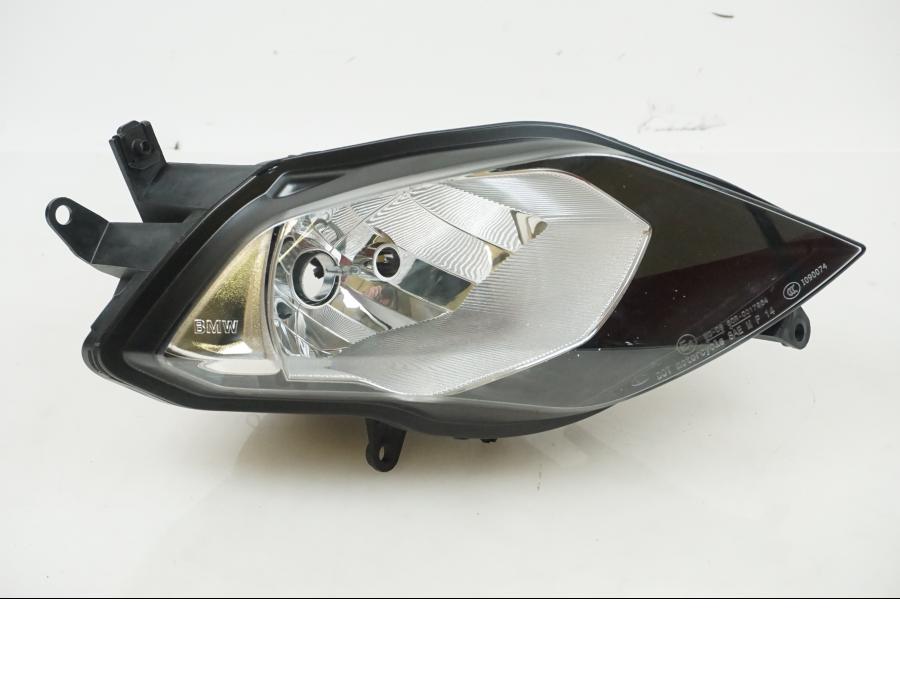 Framsidan på Strålkastare från en BMW S 1000 XR -2016 motorcykel.