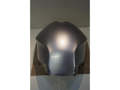 Baksidan på Bensintank från en Yamaha FJR 1300 -2004 motorcykel.