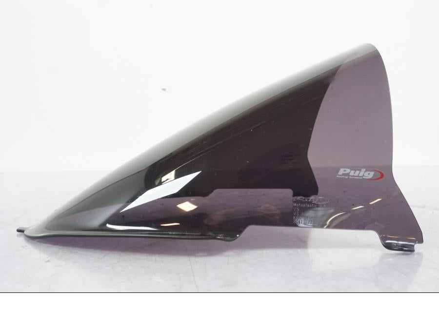 Höger sida på Vindruta från en Aprilia RS 660 -2022 motorcykel.