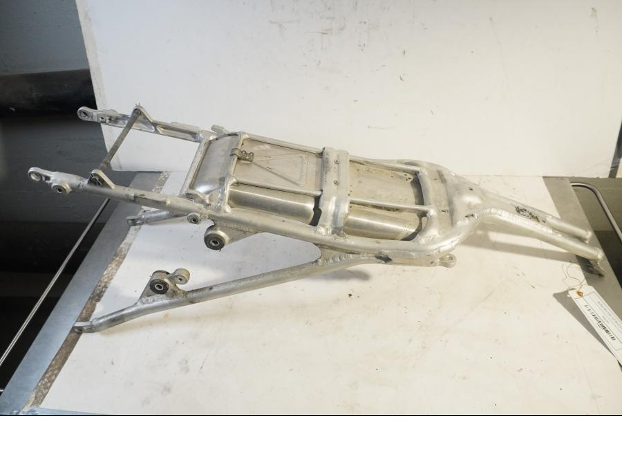 Höger sida på Bakram från en Aprilia SXV 550 -2007 motorcykel.