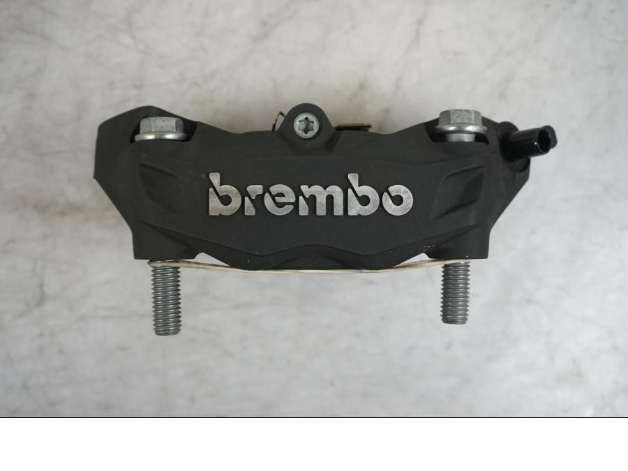 Baksidan på Bromsok från en BMW S 1000 XR -2019 motorcykel.