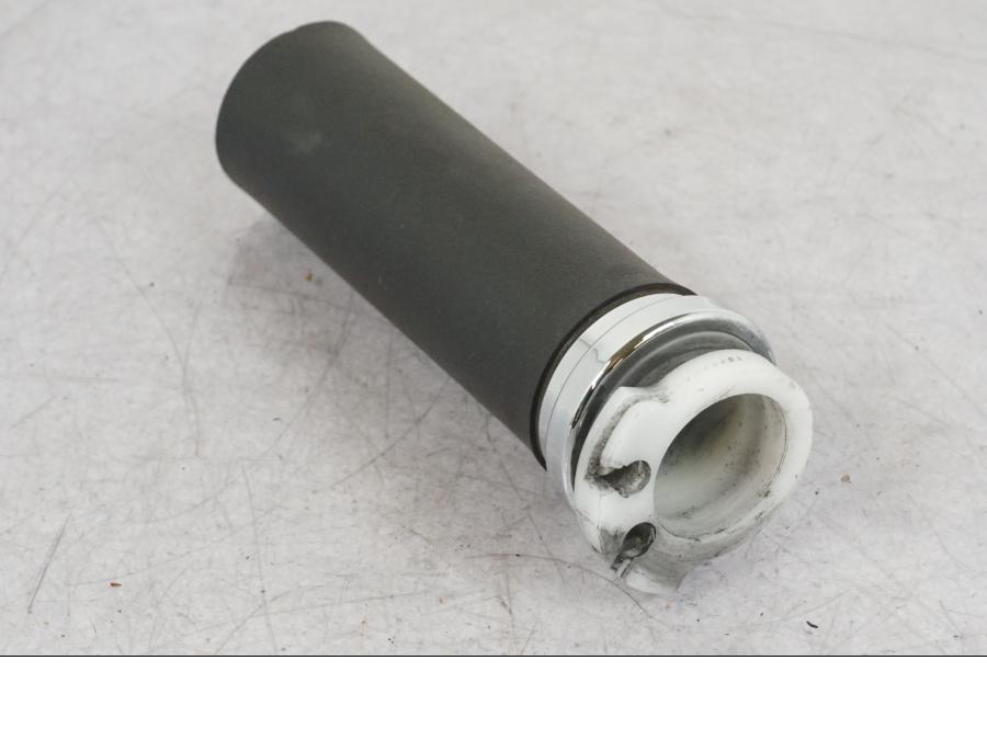 Framsidan på Gasreglage från en Suzuki VZ 800 -2000 motorcykel.