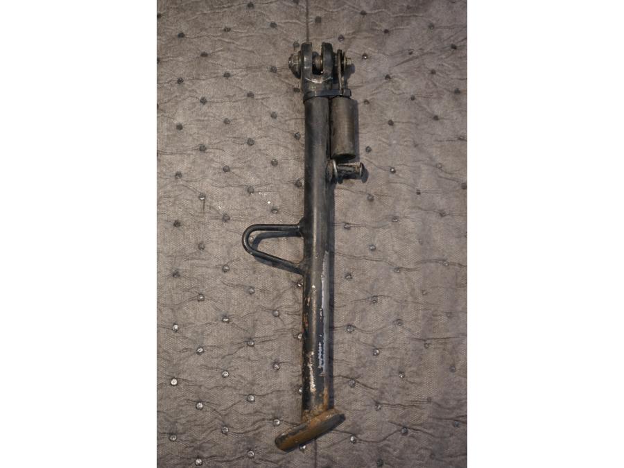 Baksidan på Sidostöd från en Honda NSR 125 -1998 motorcykel.