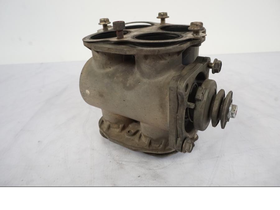 Framsidan på Avgasspjäll från en Honda CBR 900 RR -2003 motorcykel.