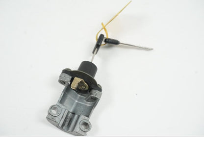 Snett nerifrån på Låssats från en Yamaha YZF R6 -2006 motorcykel.