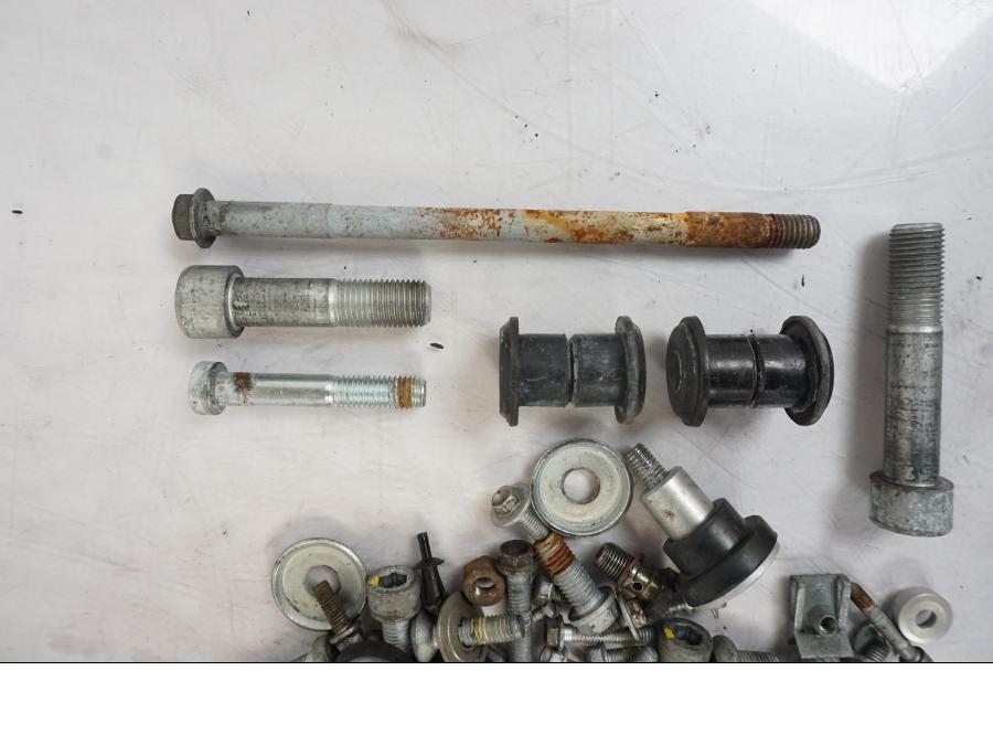 Baksidan på Skruv / Mutter etc från en KTM 990 Super Duke -2006 motorcykel.