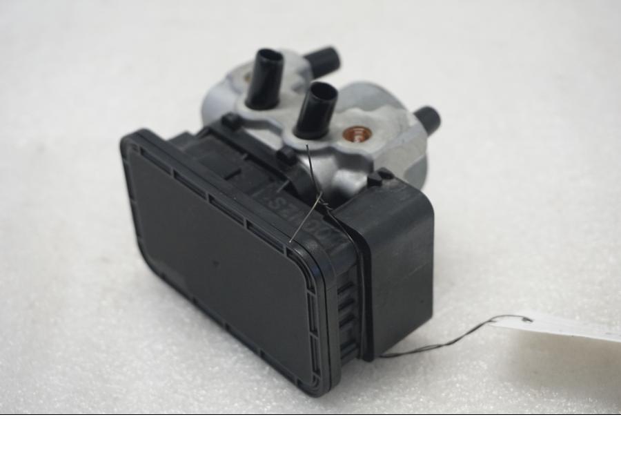 Höger sida på ABS Modulator från en Suzuki SV 650 -2016 motorcykel.