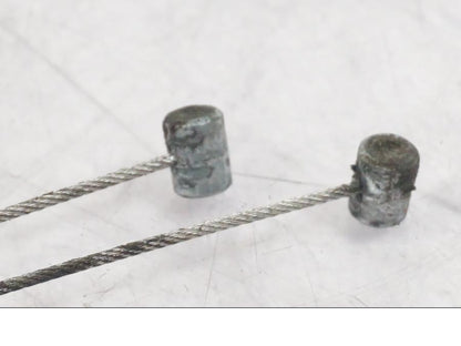 Vänster sida på Gasvajer från en Yamaha MT-09 -2016 motorcykel.