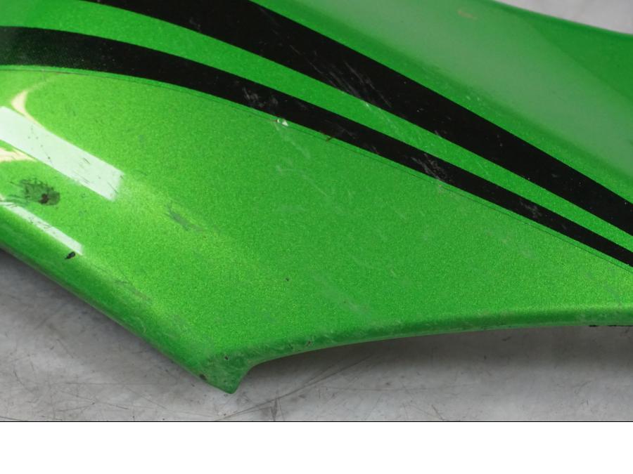 Snett uppifrån på Toppkåpa från en Kawasaki Z 900 -2019 motorcykel.