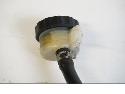 Vänster sida på Bromshuvudcylinder från en Kawasaki GPX 750 R -1987 motorcykel.