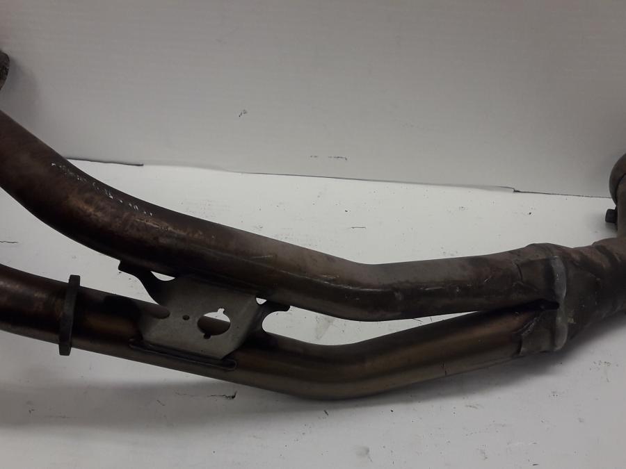 Höger sida på Grenrör från en BMW F 800 ST -2010 motorcykel.