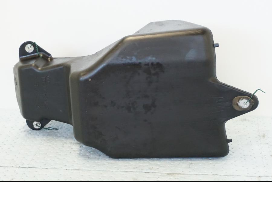 Snett nerifrån på Bensintank från en Yamaha X-Max 250 -2016 scooter.