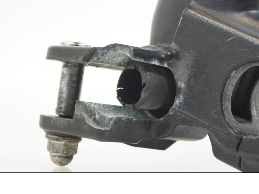 Snett uppifrån på Kopplingshuvudcylinder från en Honda VFR 800 -2003 motorcykel.