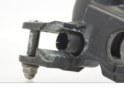 Snett uppifrån på Kopplingshuvudcylinder från en Honda VFR 800 -2003 motorcykel.