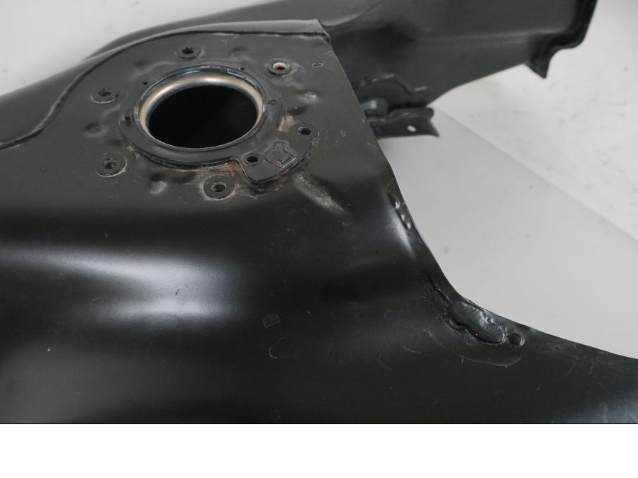 Vänster sida på Bensintank från en BMW F 750 GS -2019 motorcykel.