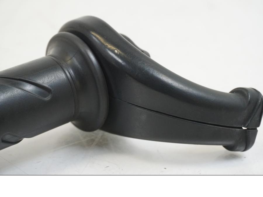 Baksidan på Gasklo från en Ducati Streetfighter S -2011 motorcykel.