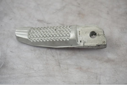 Framsidan på Fotpinne från en BMW F 800 R -2018 motorcykel.